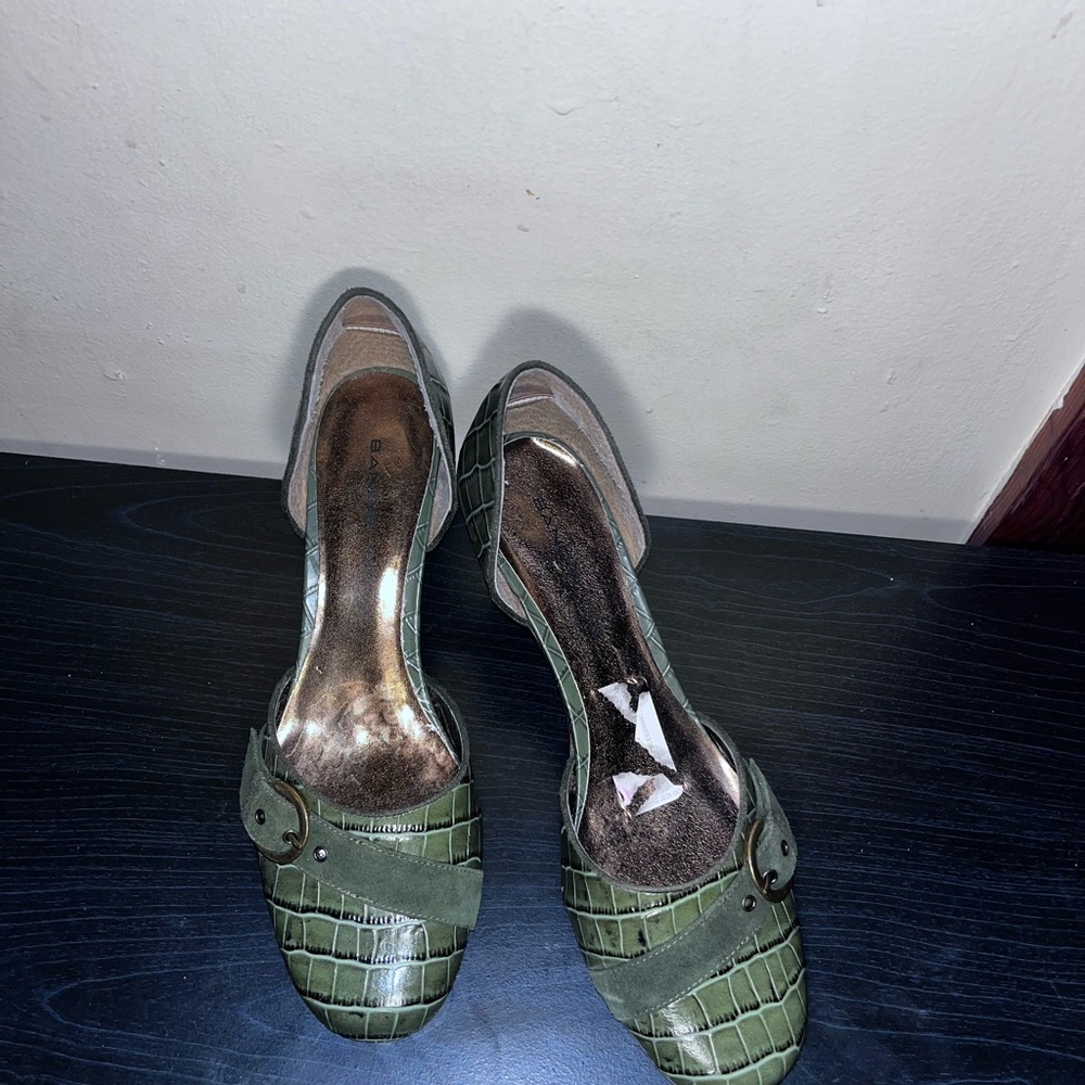 Bandolino Olive Crocodile Pattern Flats